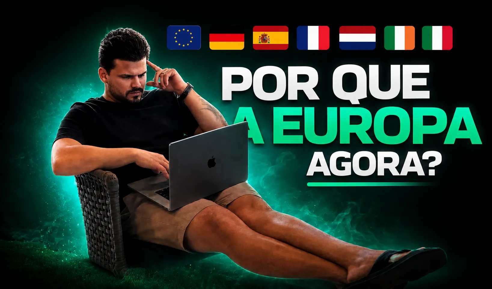 Por que a Europa agora? Mentor com notebook e bandeiras europeias